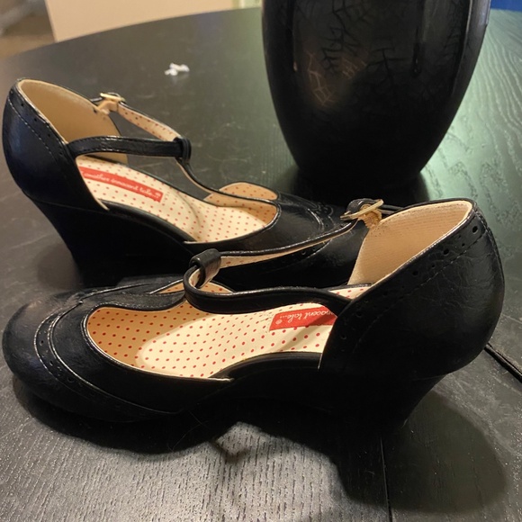 BAIT closed toed heels - 7.5 - Picture 2 of 3